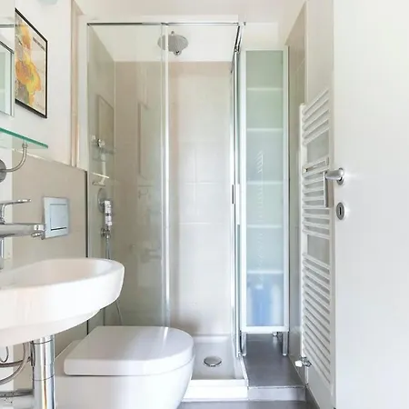Apartment Plum Guide - Rainbow Eucalyptus