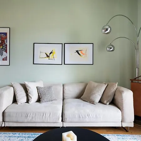 Plum Guide - Rainbow Eucalyptus Apartment *